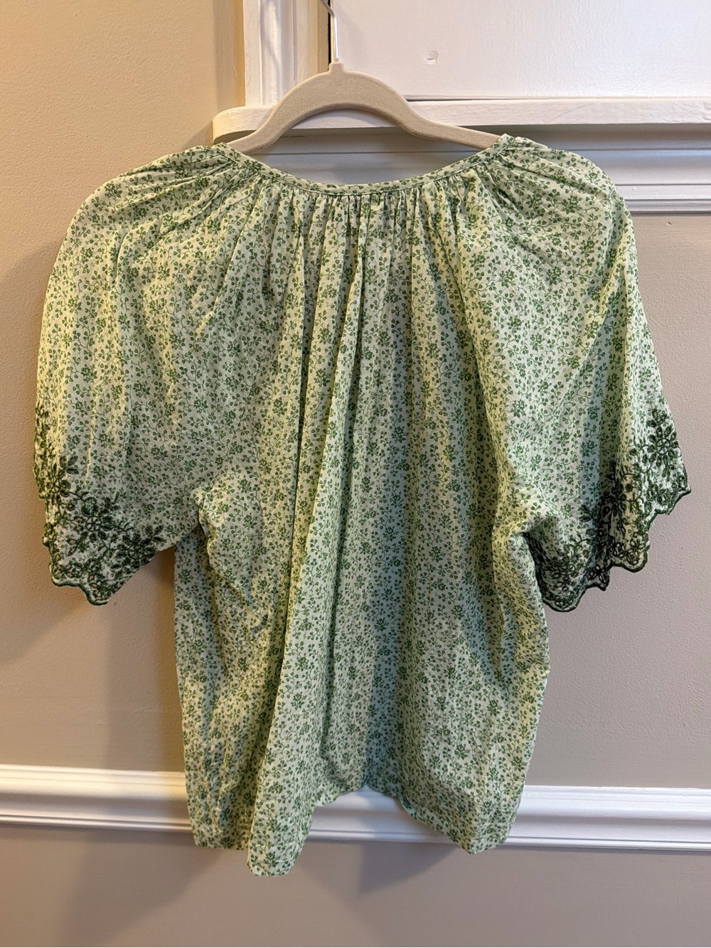 Tuckernuck Green Floral V-Neck Peasant Top - Picture 6 of 6